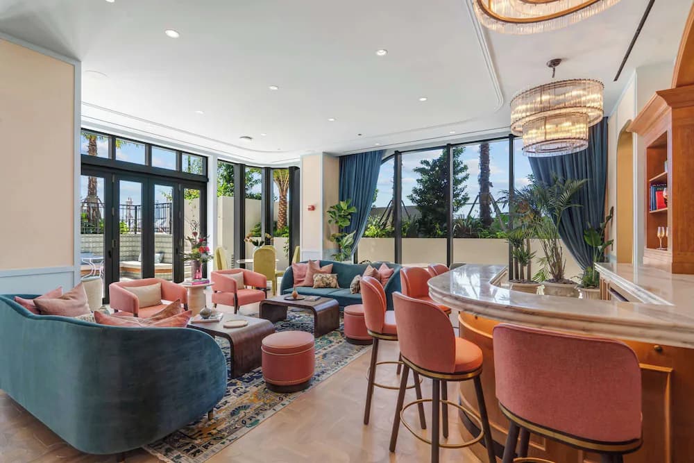 Lobby lounge