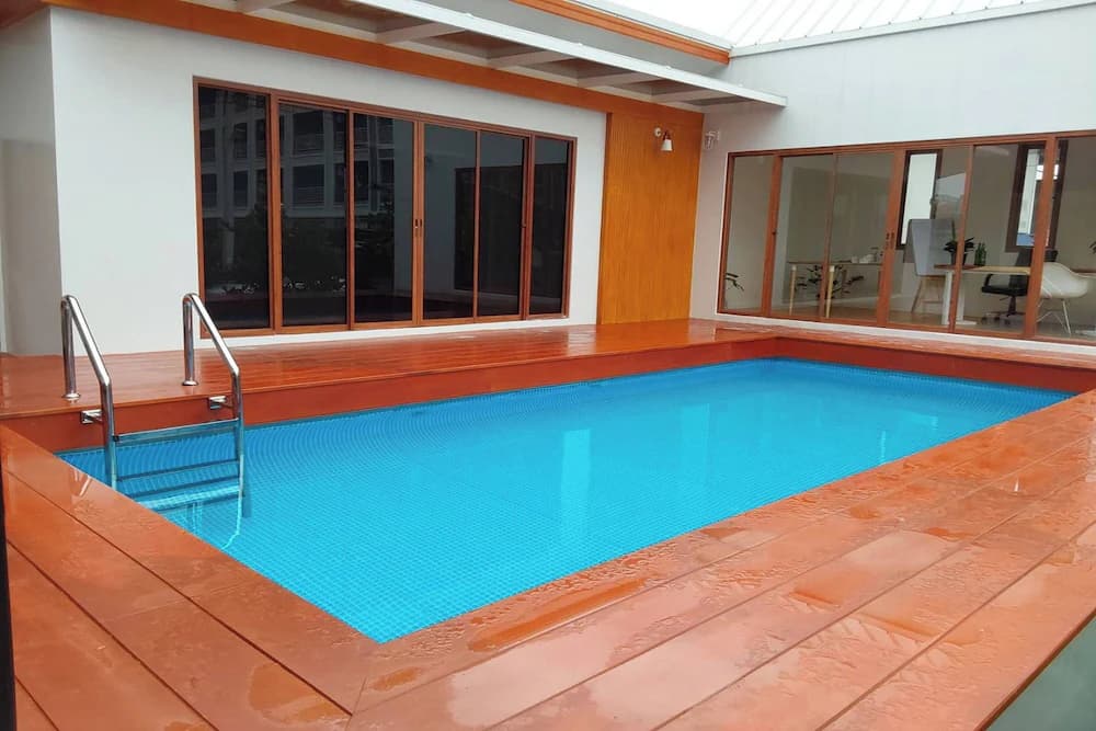 Private pool
