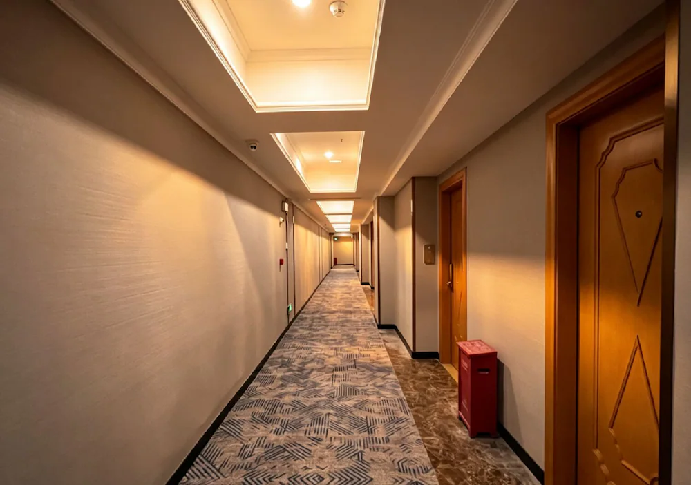 Handrails in hallways