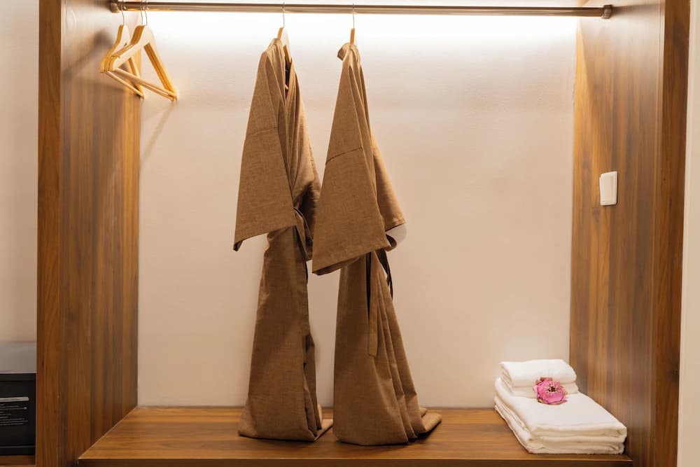 Bathroom amenities