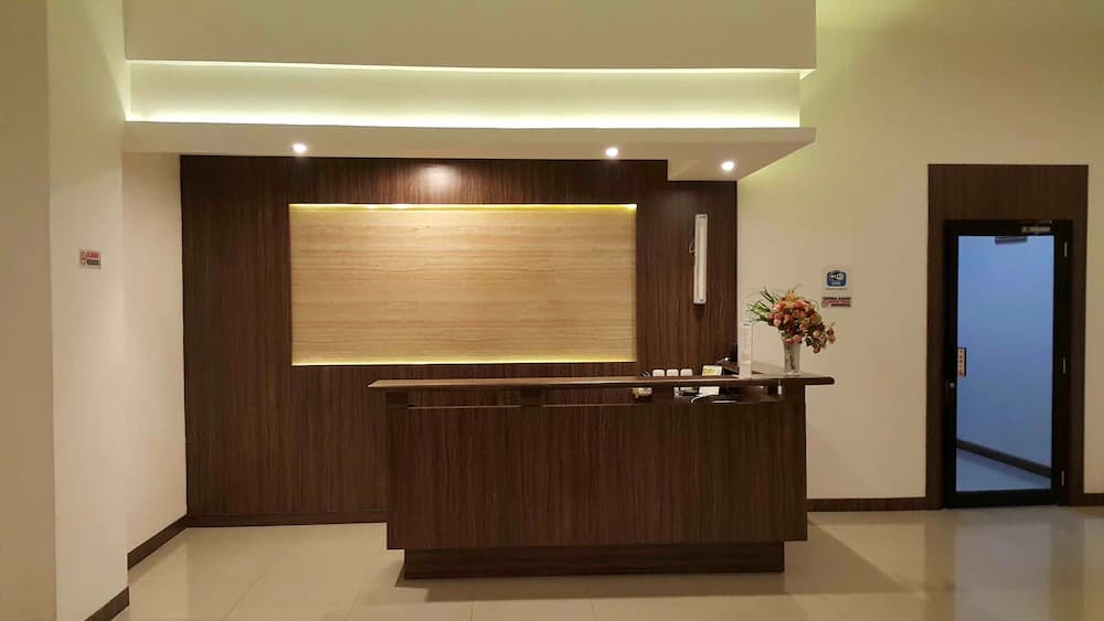 Check-in/check-out kiosk