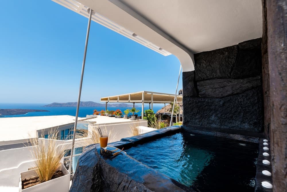 Private spa tub