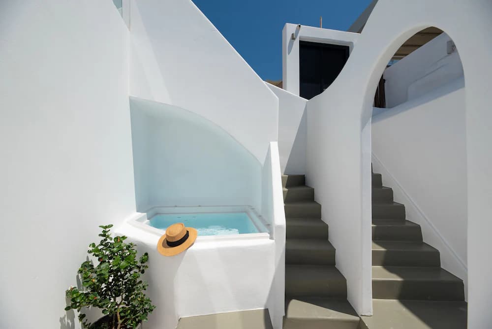 Private spa tub
