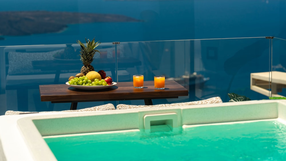 Private spa tub