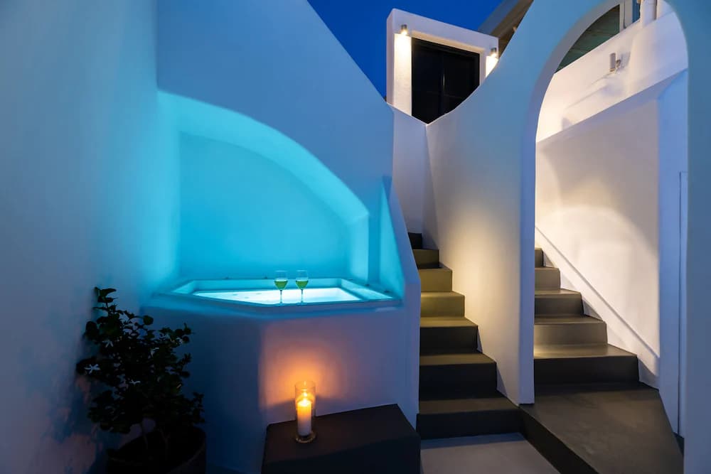 Private spa tub