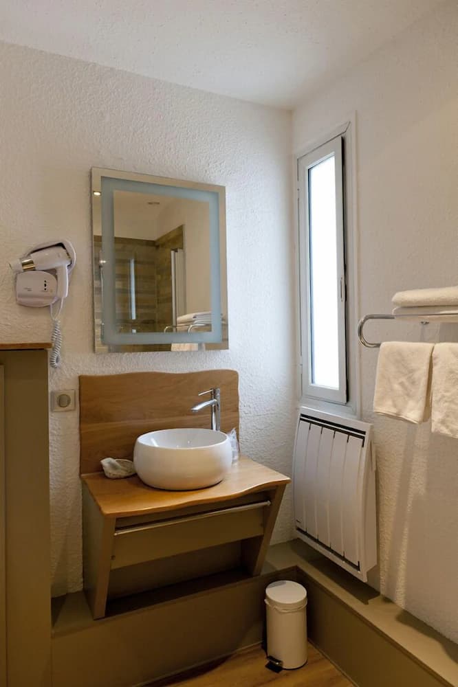 Bathroom amenities