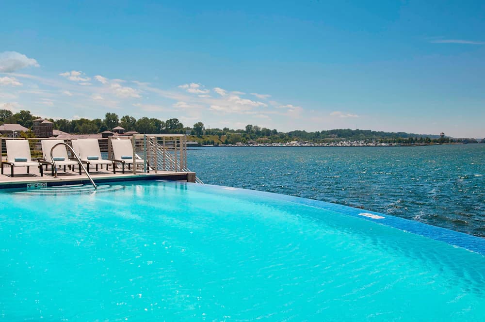 Infinity pool