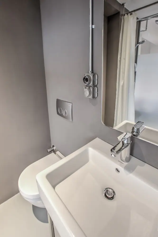 Bathroom sink