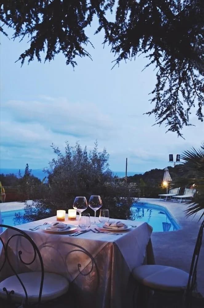 Couples dining