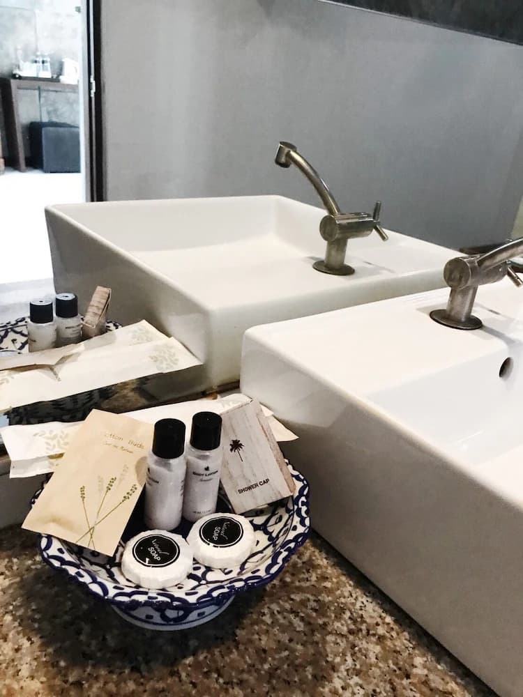Bathroom amenities