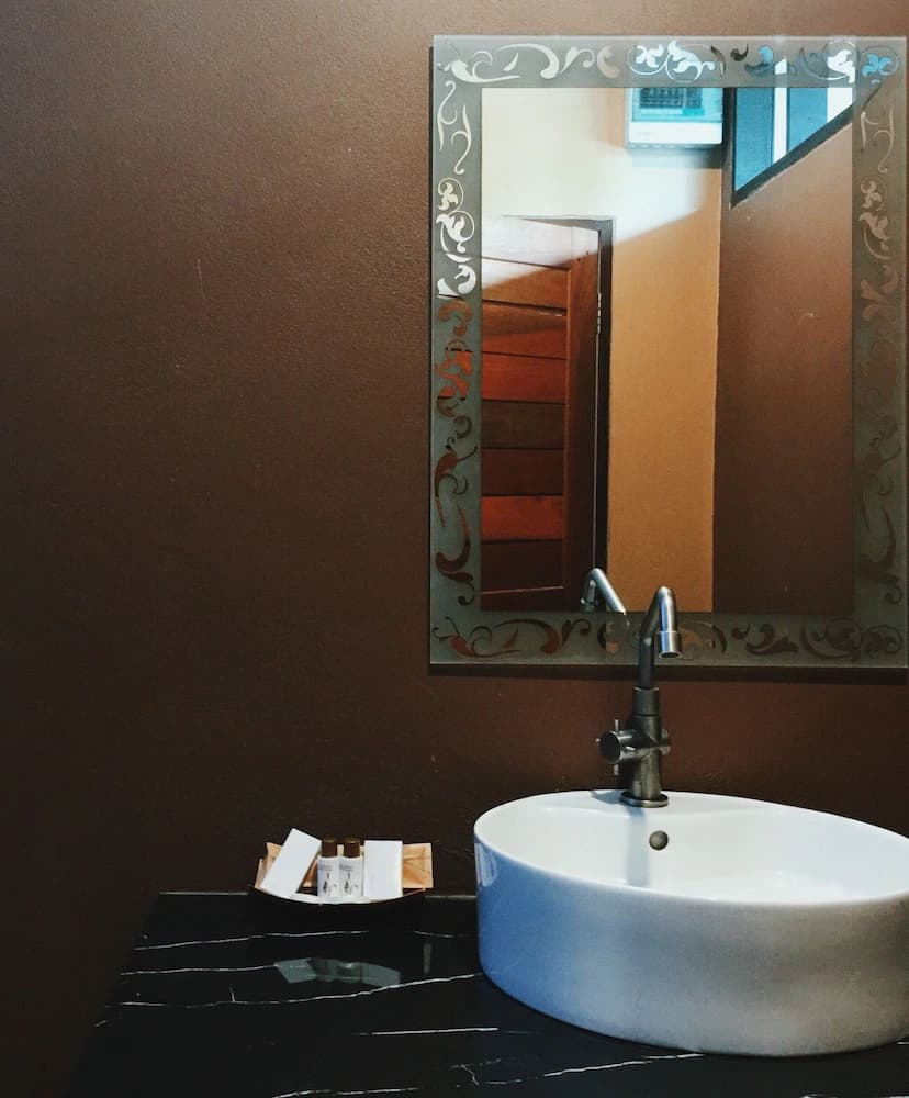 Bathroom sink