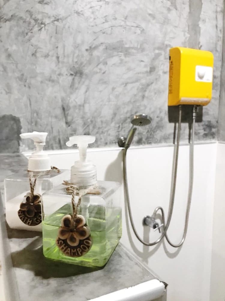 Bathroom amenities