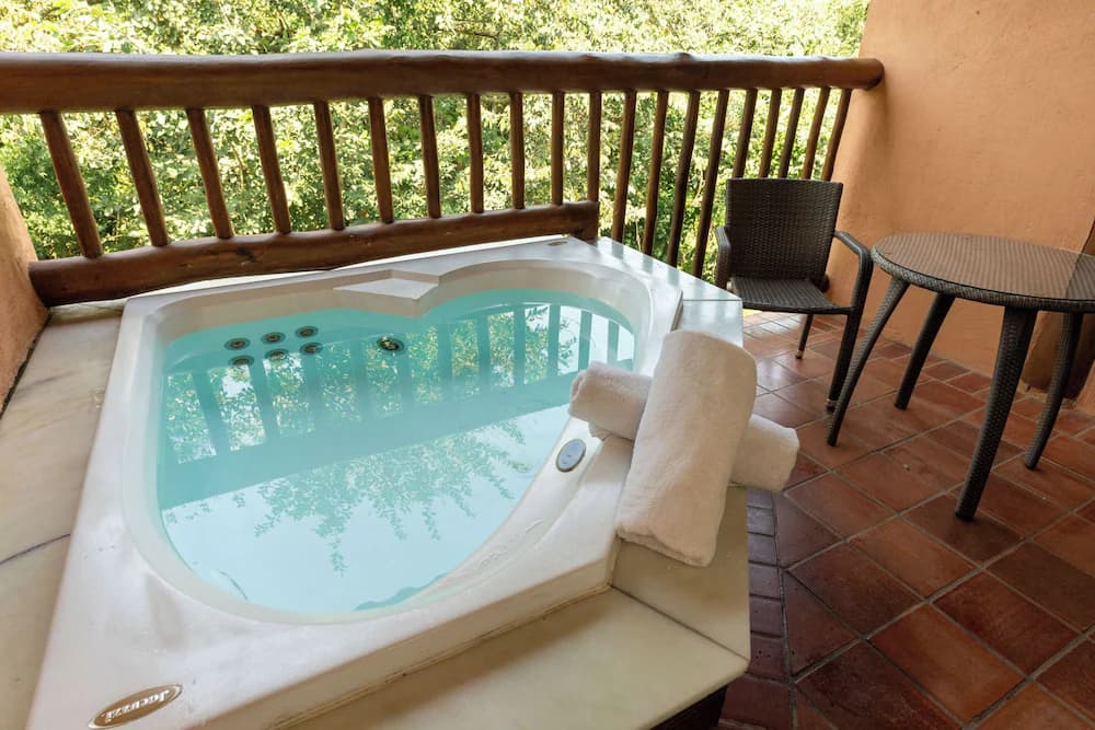 Jetted tub