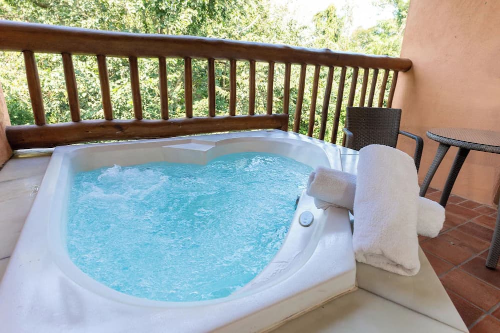 Jetted tub