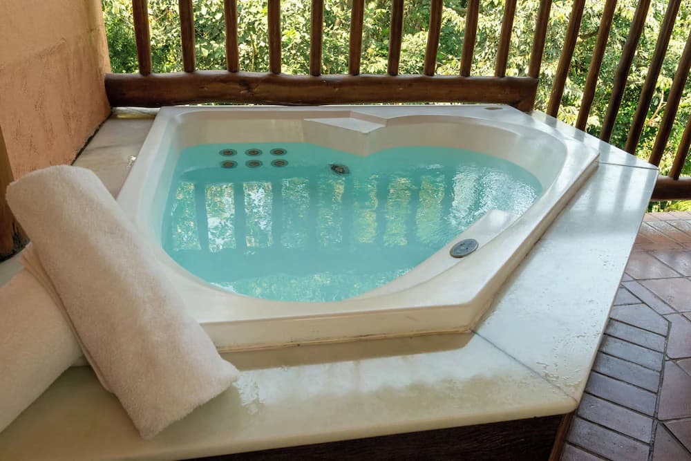 Jetted tub