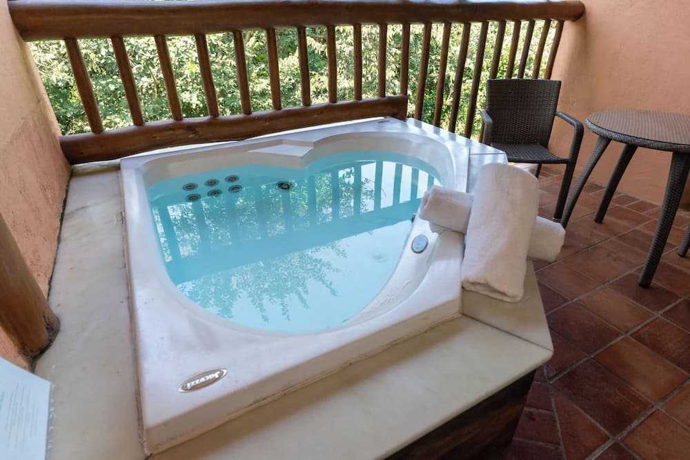 Jetted tub