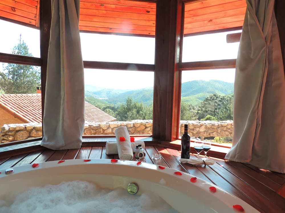 Jetted tub