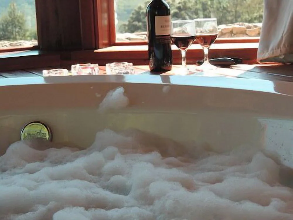 Deep soaking bathtub