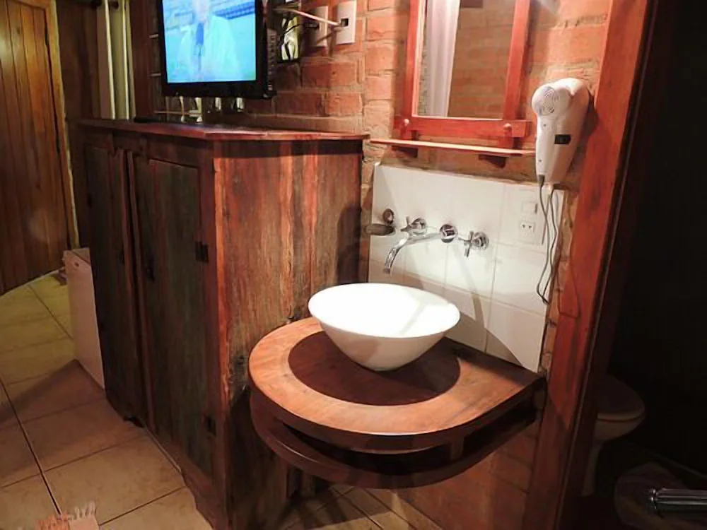Bathroom sink