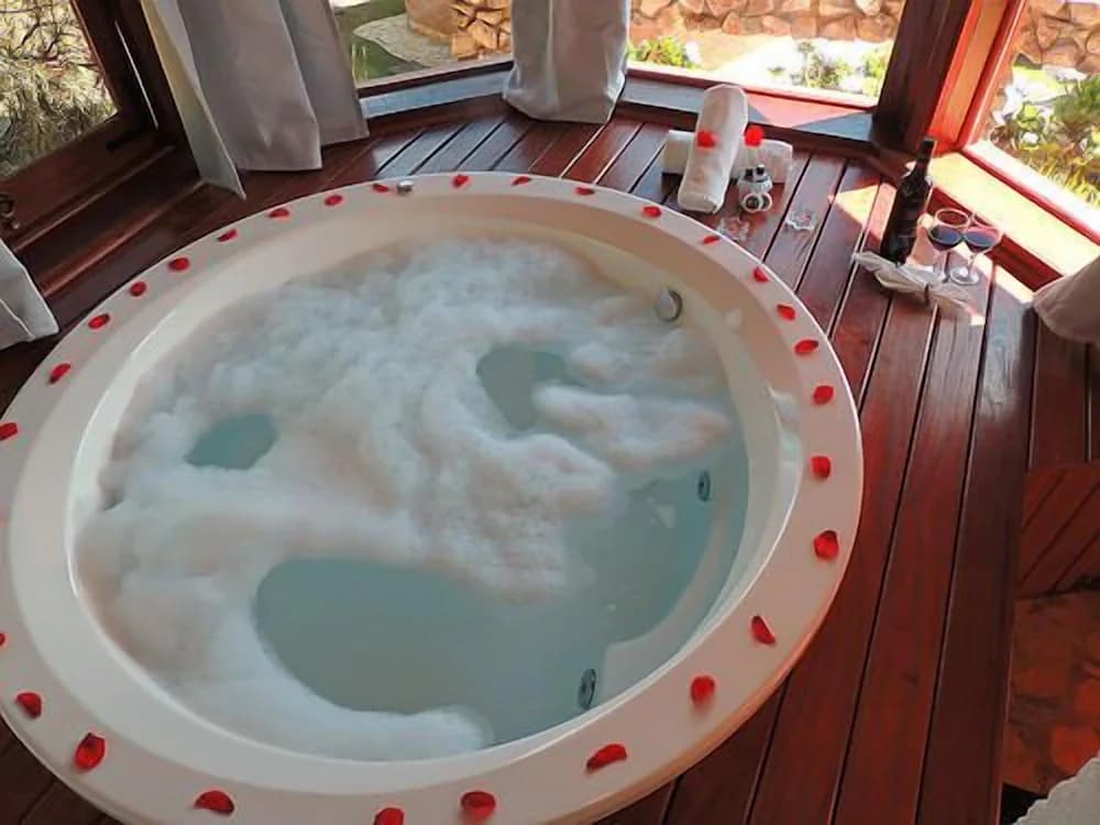 Jetted tub