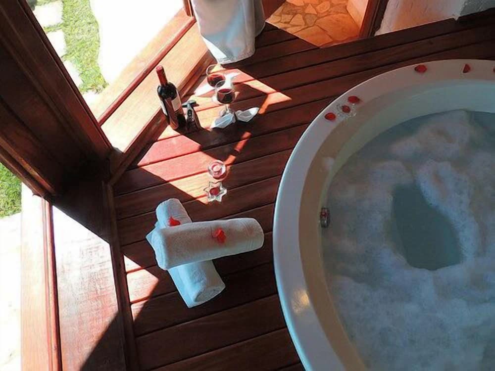 Jetted tub
