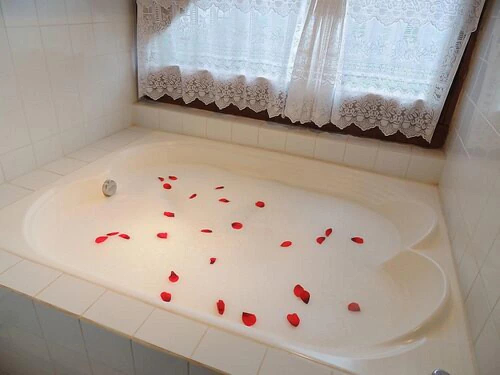 Jetted tub