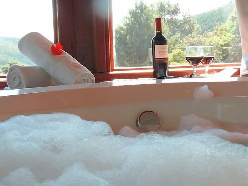 Jetted tub