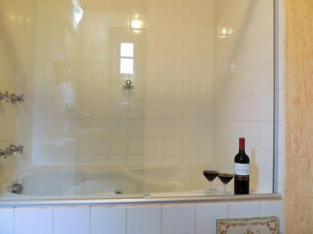 Jetted tub