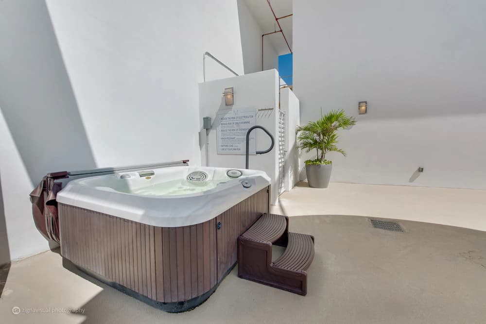 Jetted tub