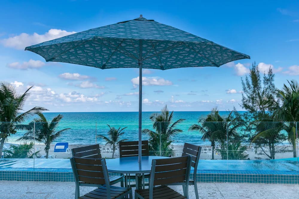 Poolside bar