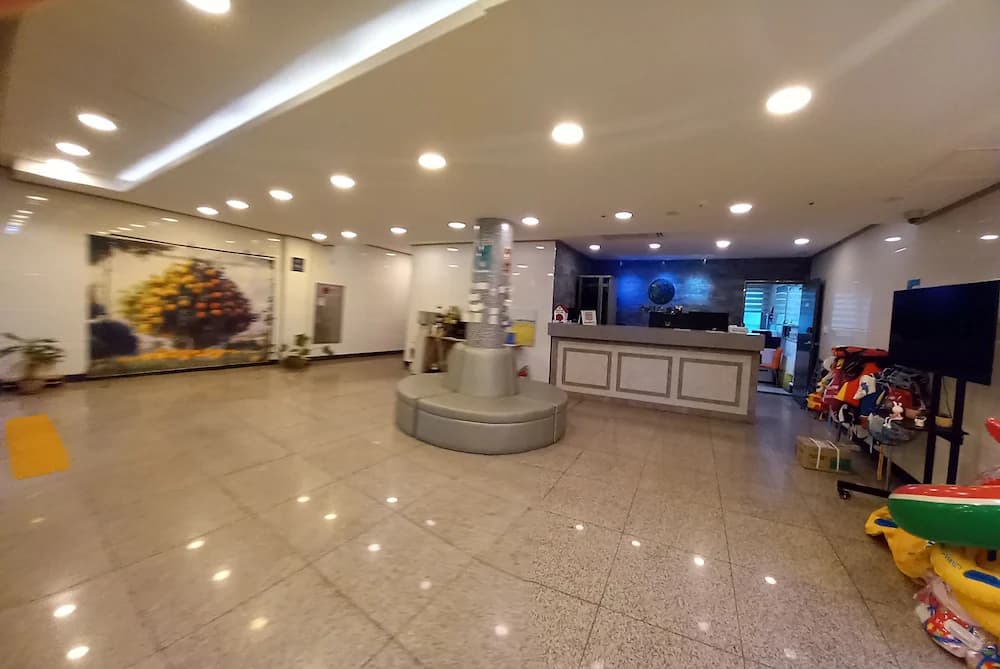 Concierge desk