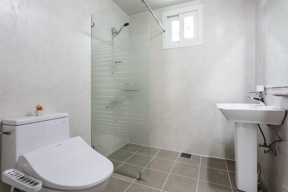 Bathroom shower