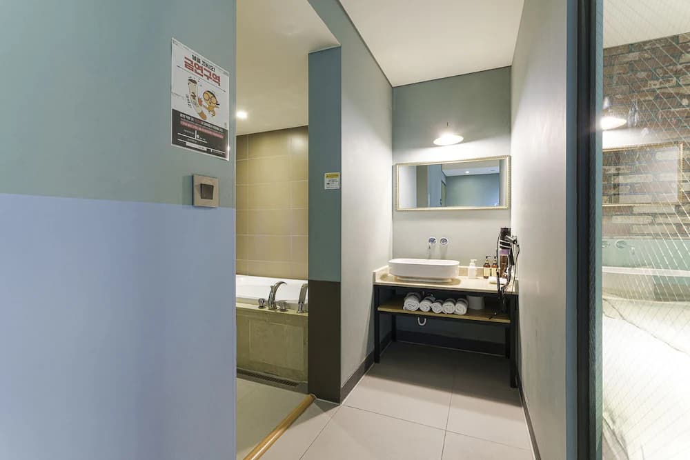 Bathroom sink