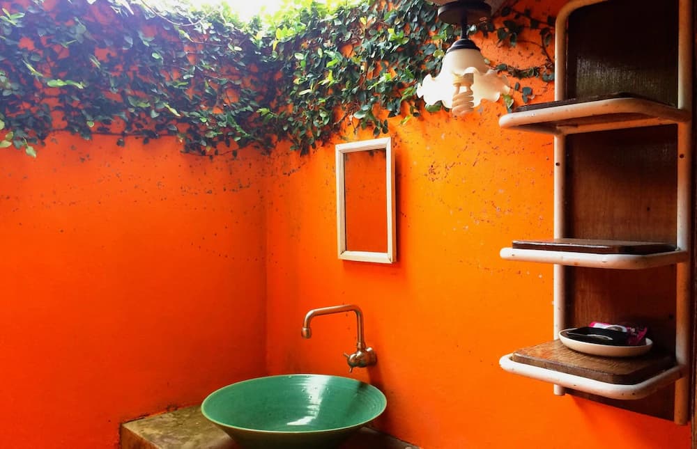 Bathroom sink