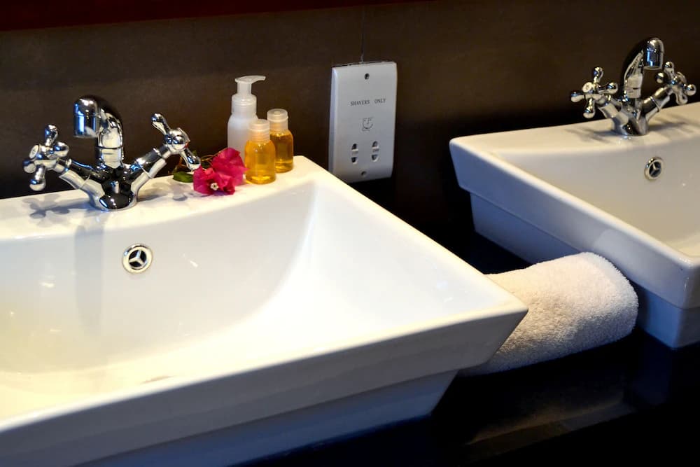 Bathroom sink