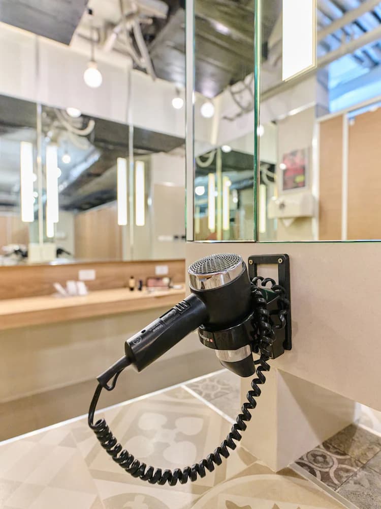 Bathroom amenities