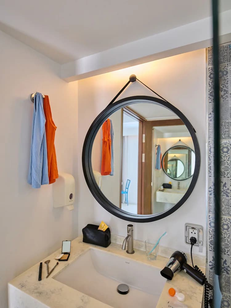 Bathroom amenities