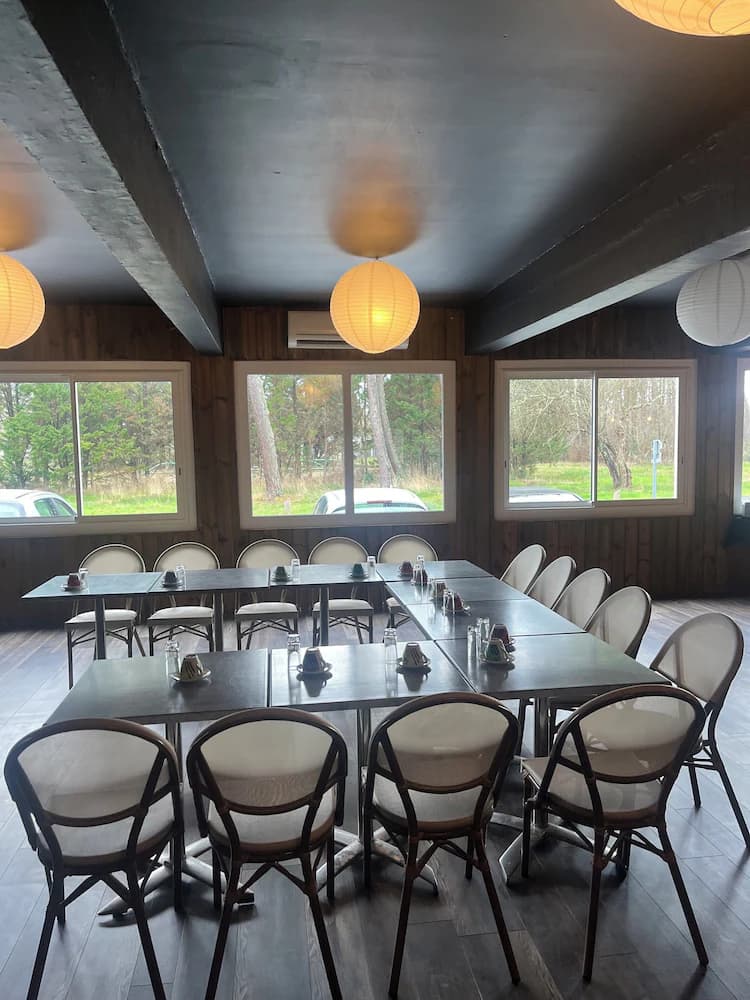 Meeting facility