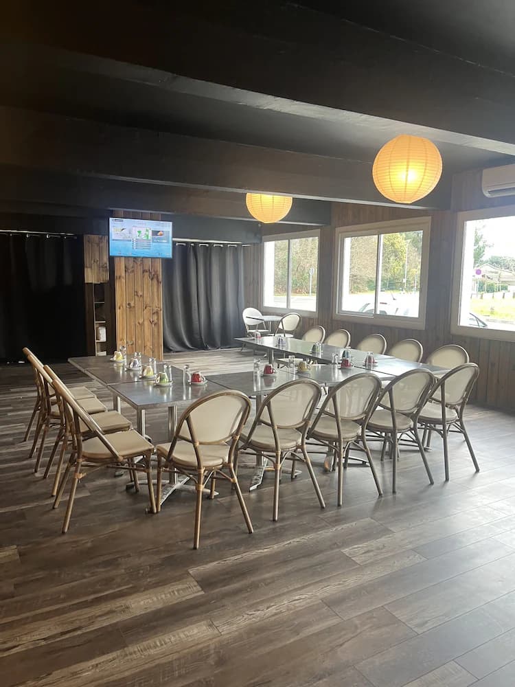 Meeting facility