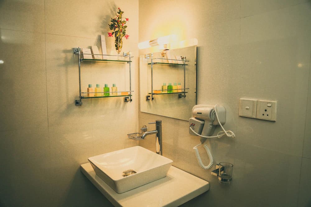 Bathroom sink