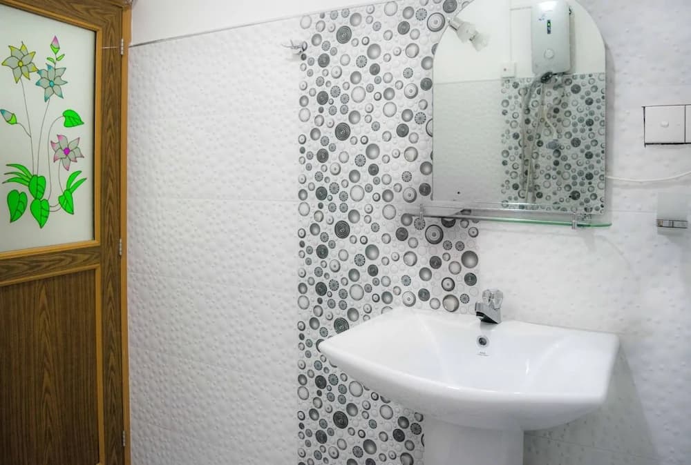 Bathroom sink
