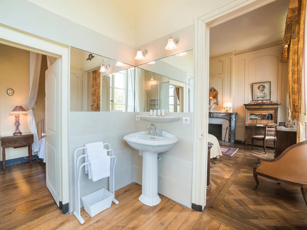 Bathroom sink