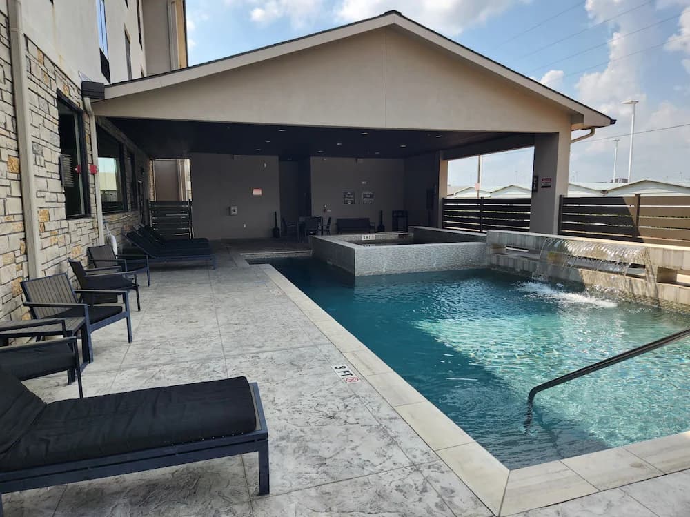 Pool waterfall