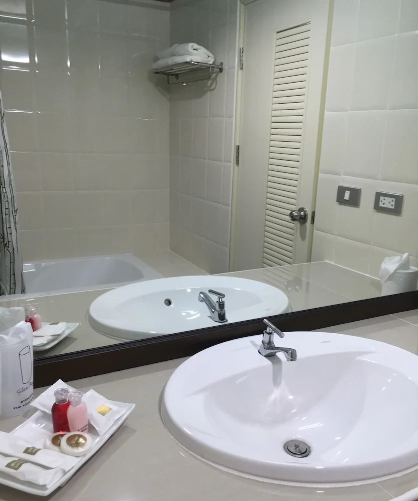 Bathroom sink