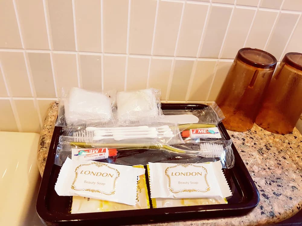 Bathroom amenities