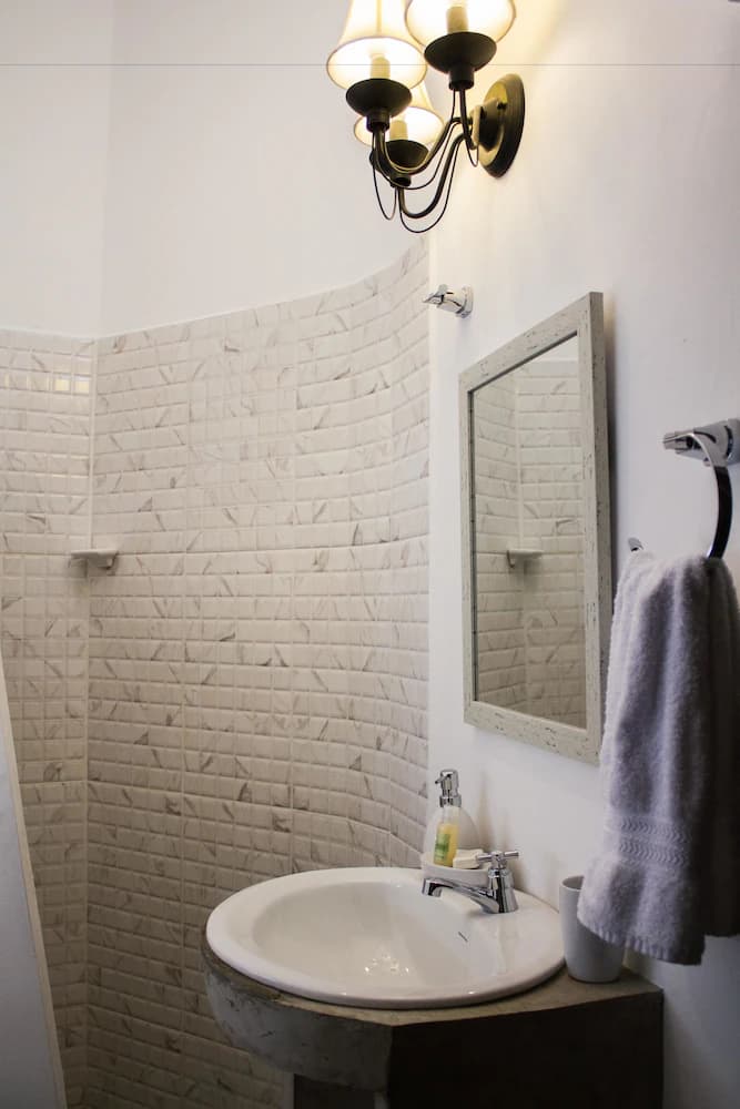 Bathroom sink
