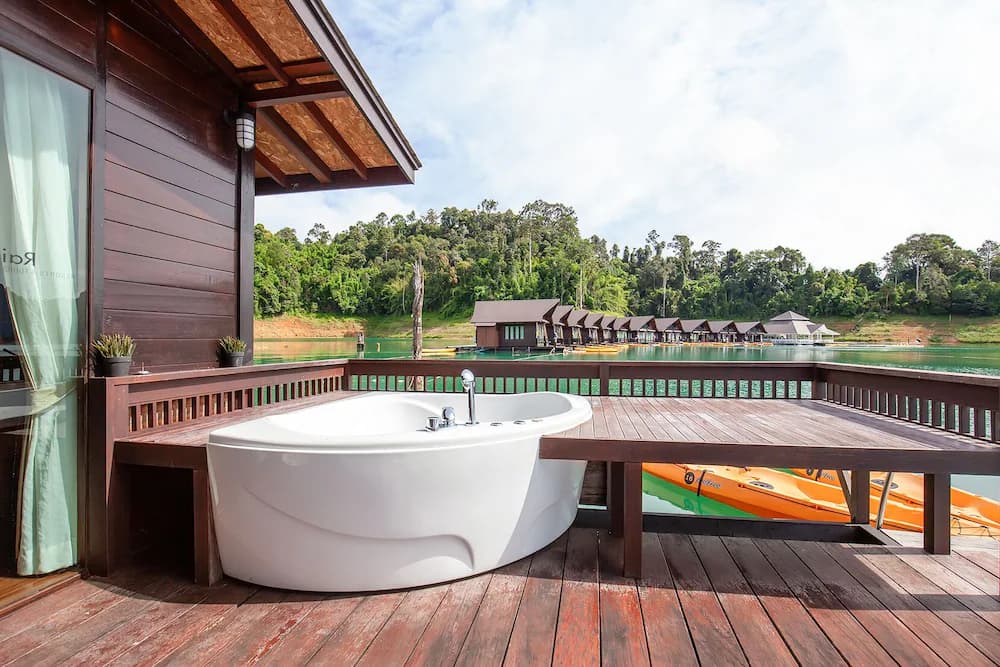 Private spa tub