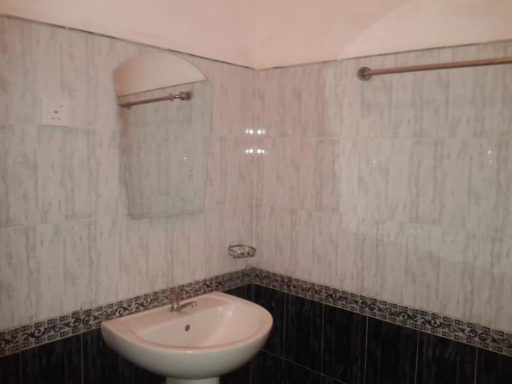 Bathroom sink