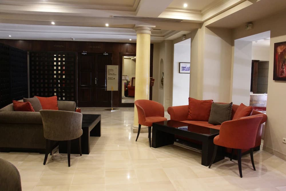 Lobby lounge