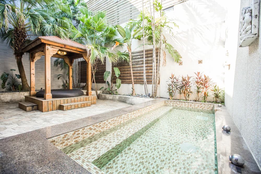 Private pool
